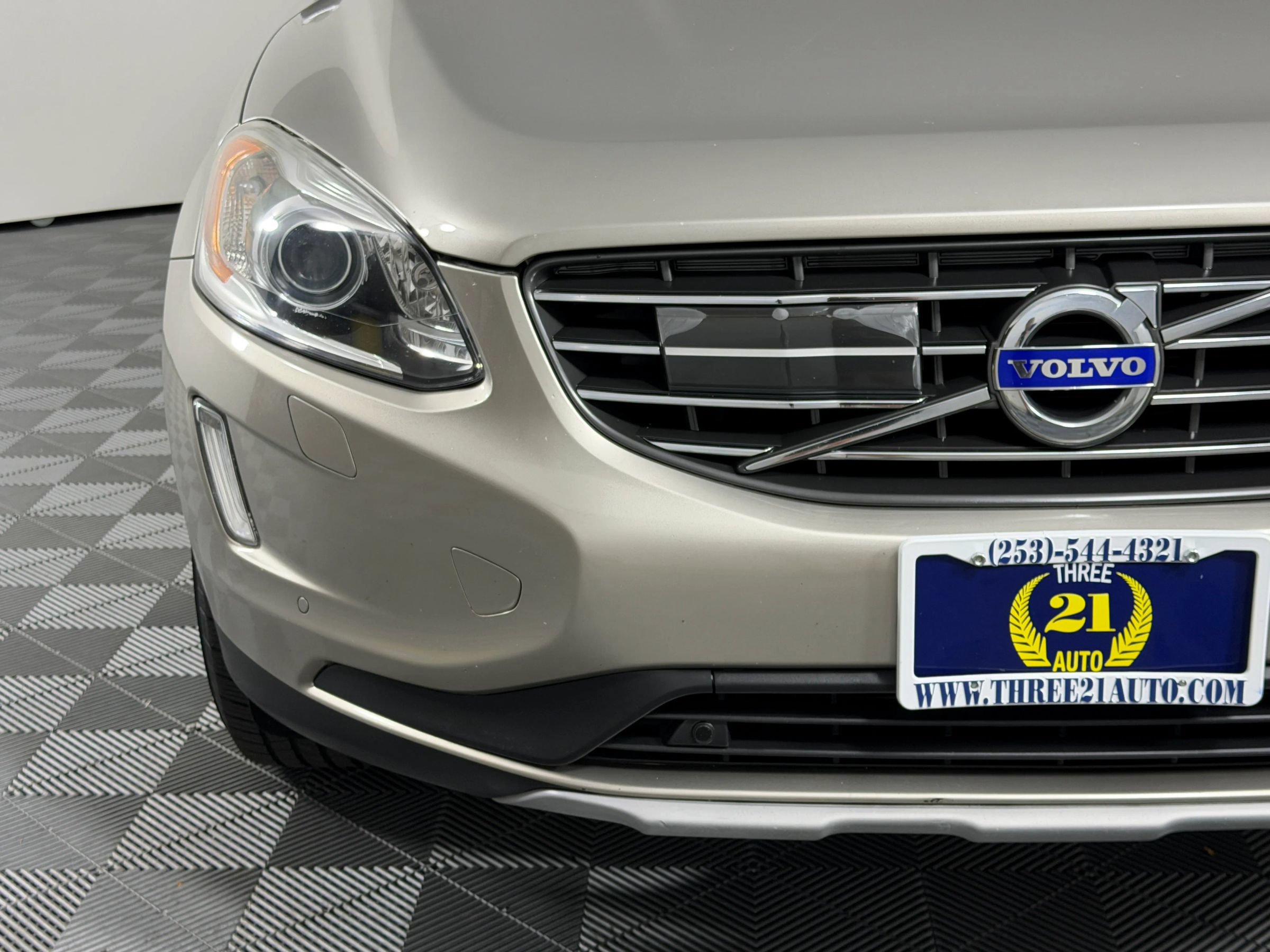 Used 2016 Volvo XC60 T6 Platinum FWD image 4
