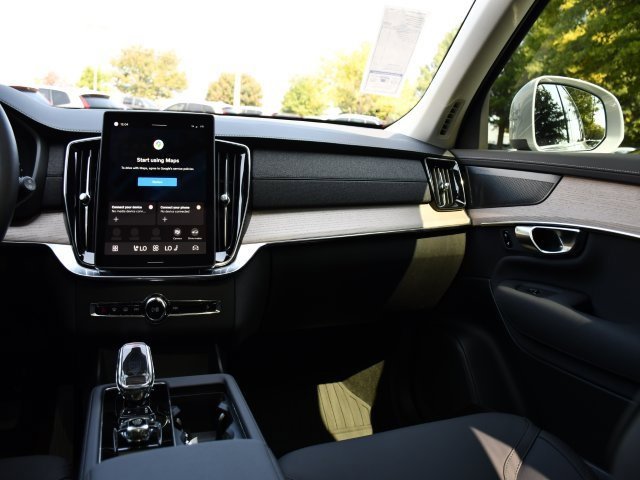 New 2026 Volvo XC90 B6 Plus w/ Protection Package Premier image 24