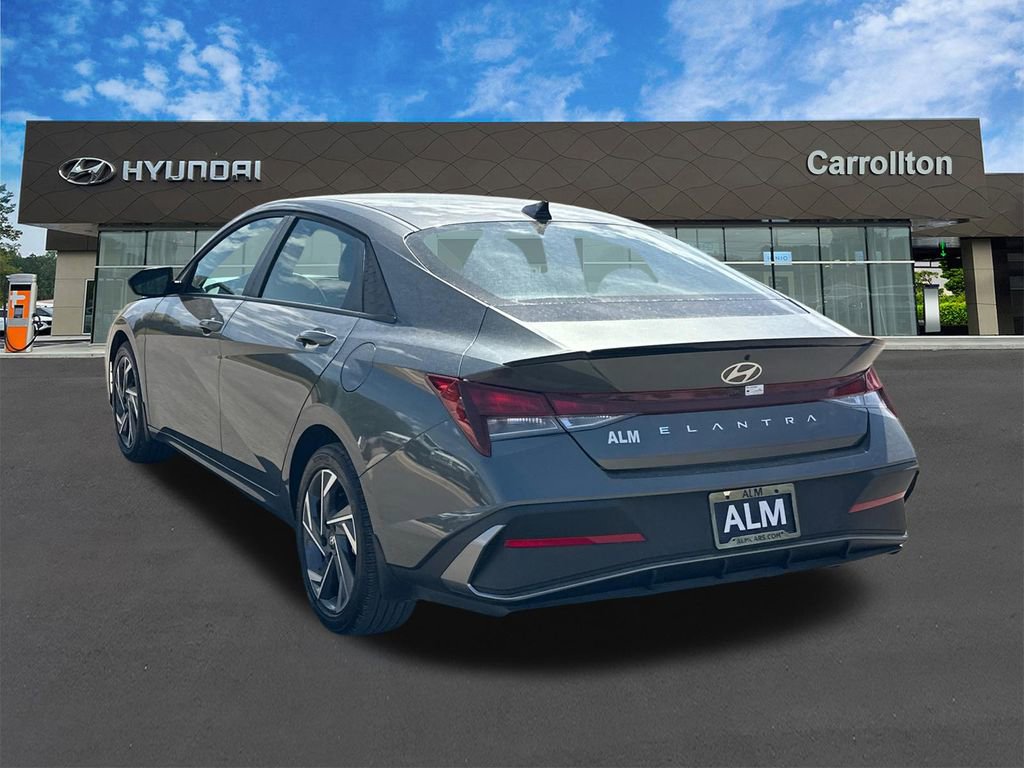 Used 2025 Hyundai Elantra Sport image 7