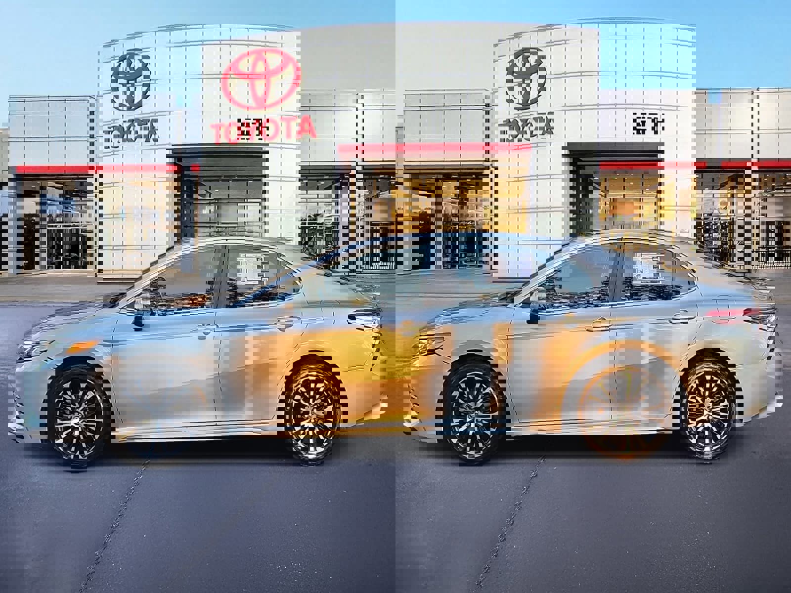 Used 2020 Toyota Camry SE image 8