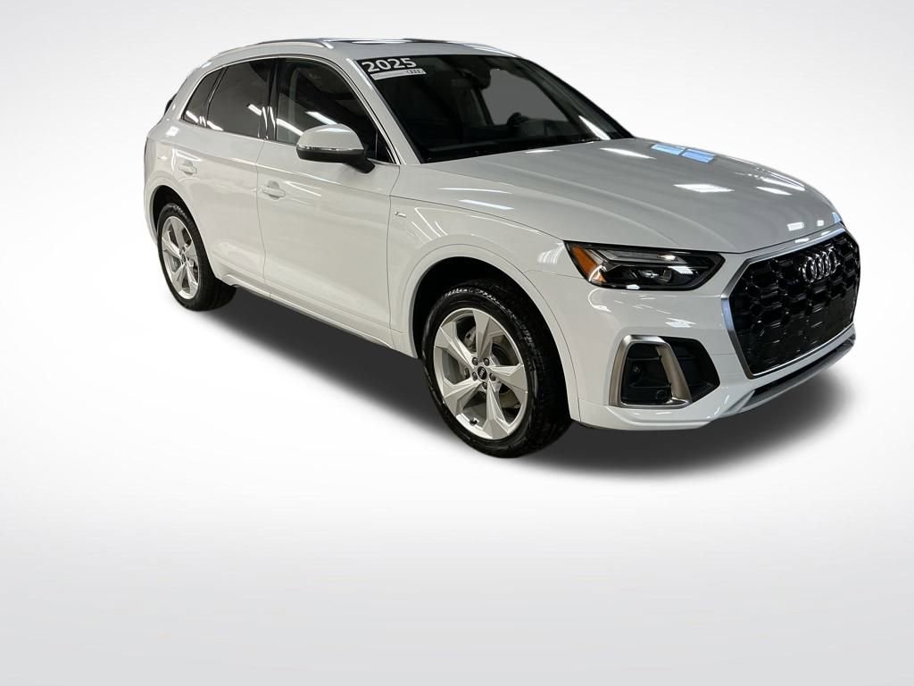 Certified 2025 Audi Q5 2.0T Premium Plus w/ Premium Plus Package AWD/4WD image 7