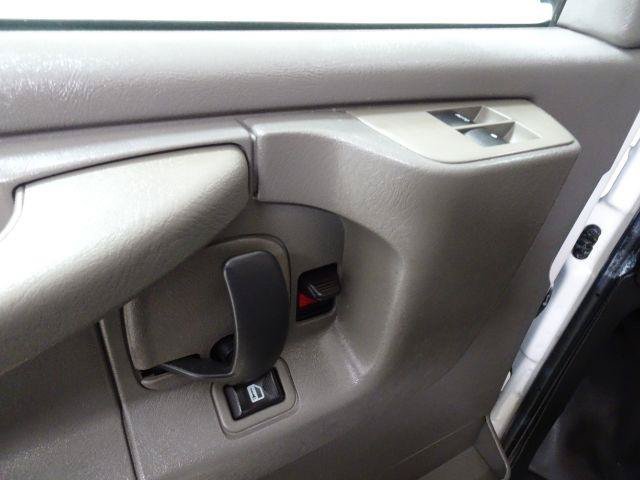 Used 2015 Chevrolet Express 2500 RWD image 28