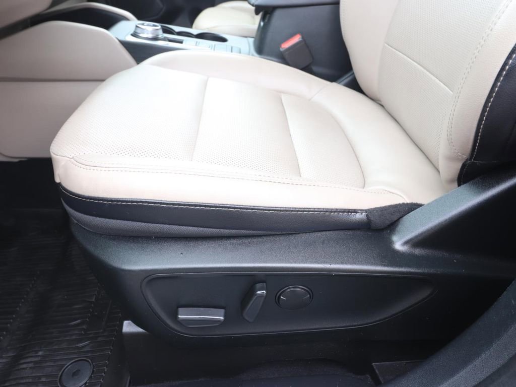 Used 2022 Ford Escape Titanium image 16