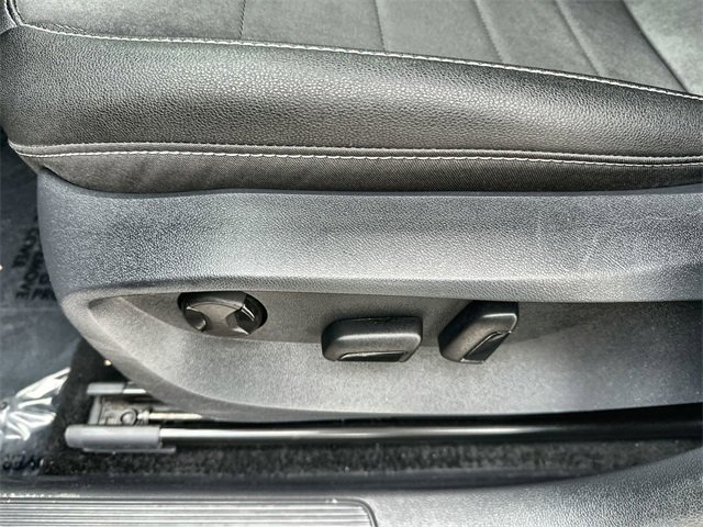 Used 2024 Volkswagen Taos SE image 14