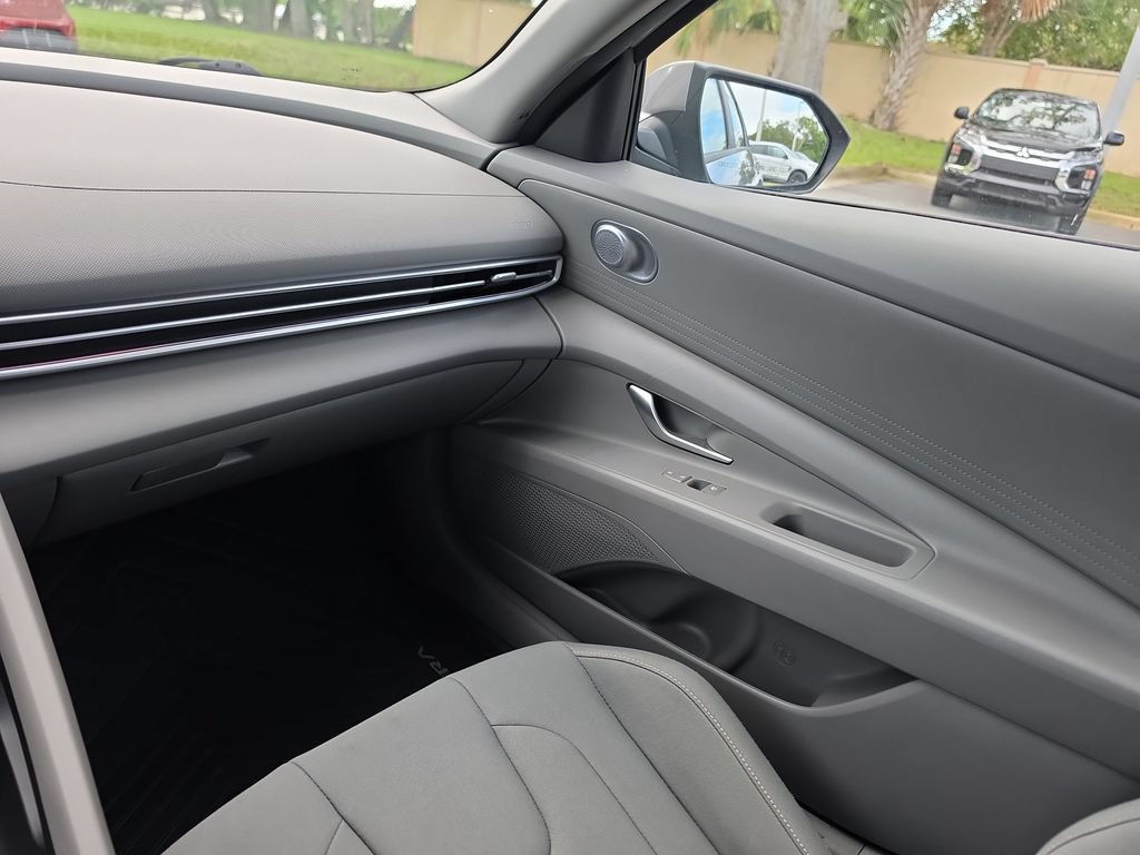 Used 2024 Hyundai Elantra SEL FWD image 10
