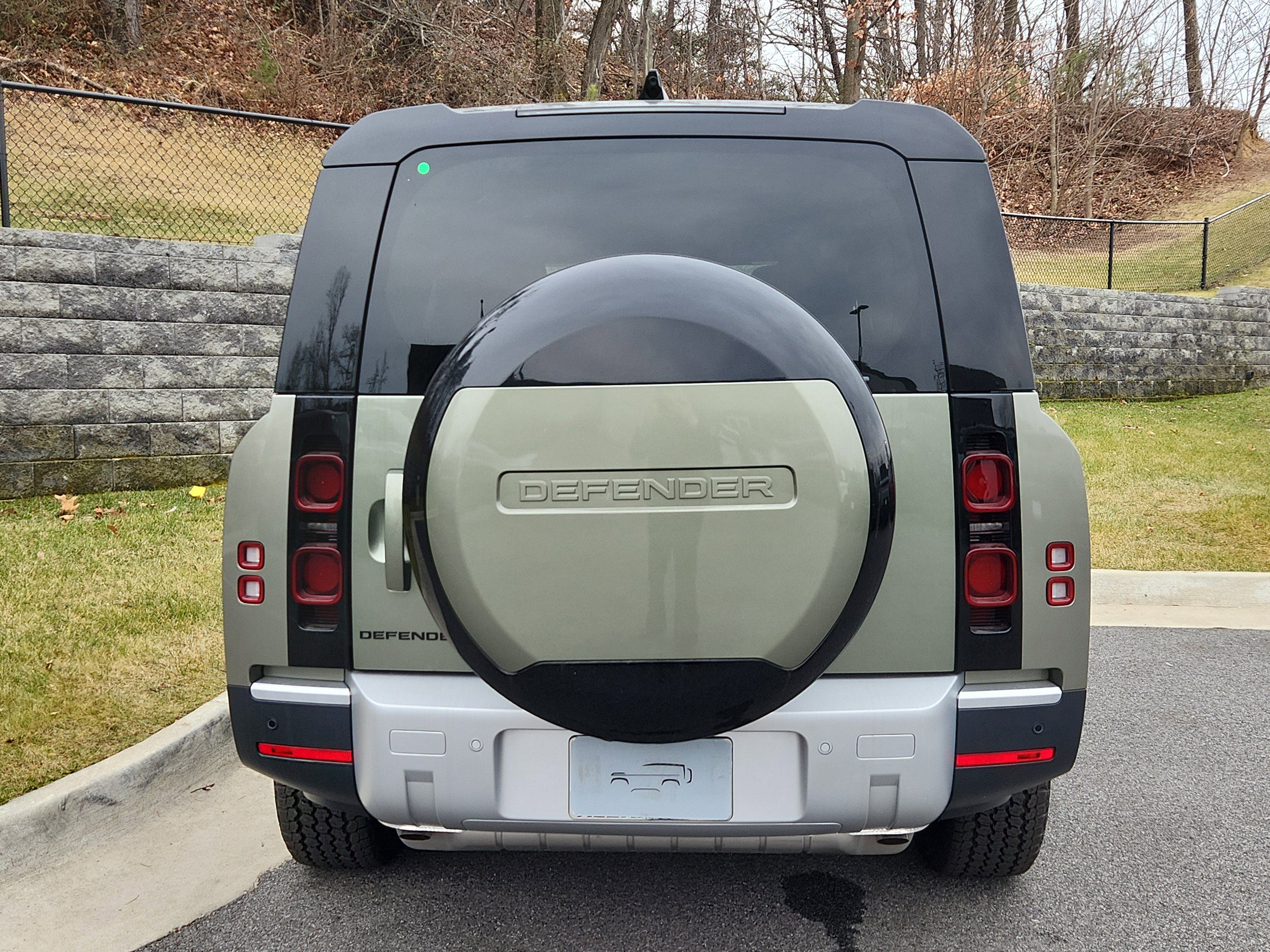 Used 2025 Land Rover Defender 130 S image 7