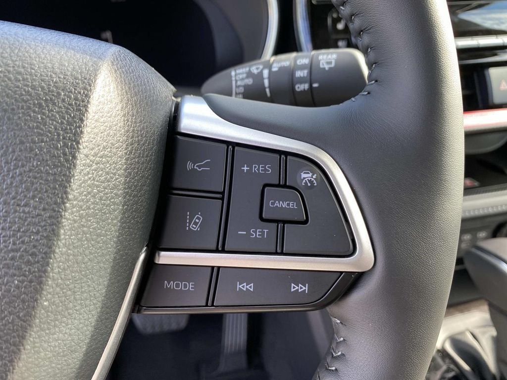 New 2026 Toyota Highlander Platinum AWD/4WD image 14