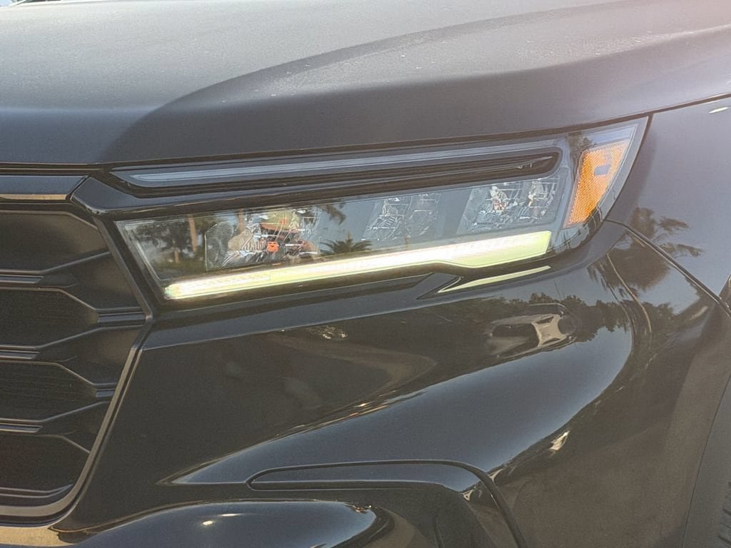 Used 2025 Honda Pilot Sport image 10