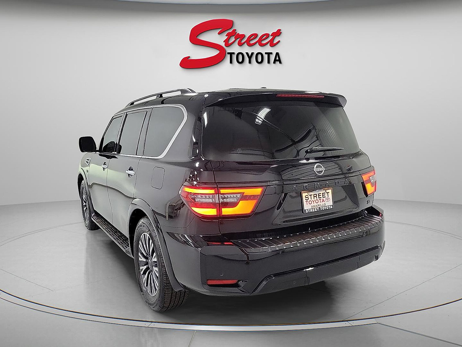 Used 2022 Nissan Armada SL w/ Midnight Edition Package RWD image 2