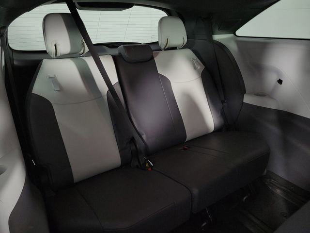 Used 2023 Toyota Sienna XSE w/ XSE Plus Package image 17