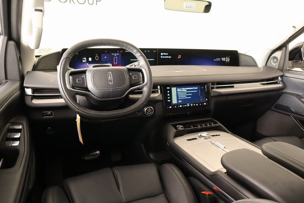 New 2025 Lincoln Navigator Reserve image 2