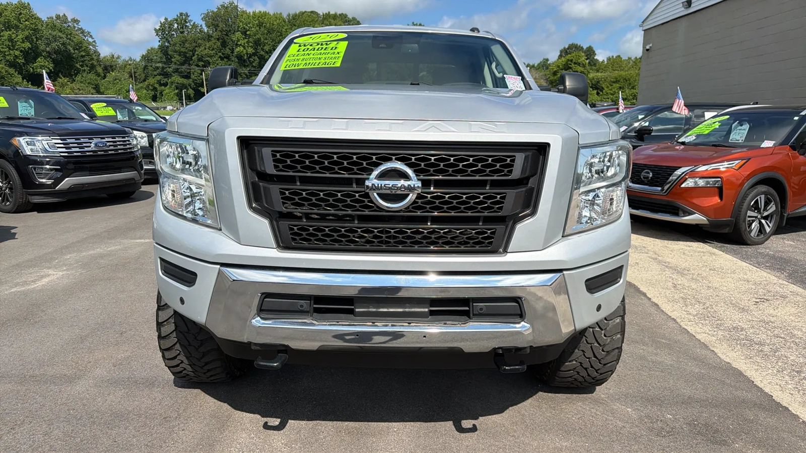Used 2020 Nissan Titan SV w/ SV Convenience Package AWD/4WD image 8