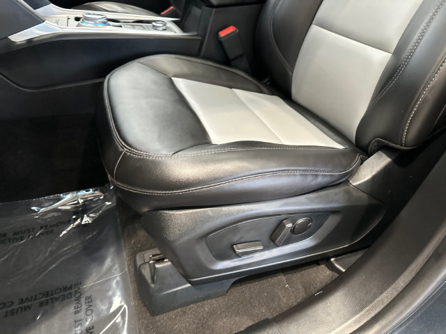 Used 2023 Ford Explorer XLT w/ Equipment Group 202A AWD/4WD image 19
