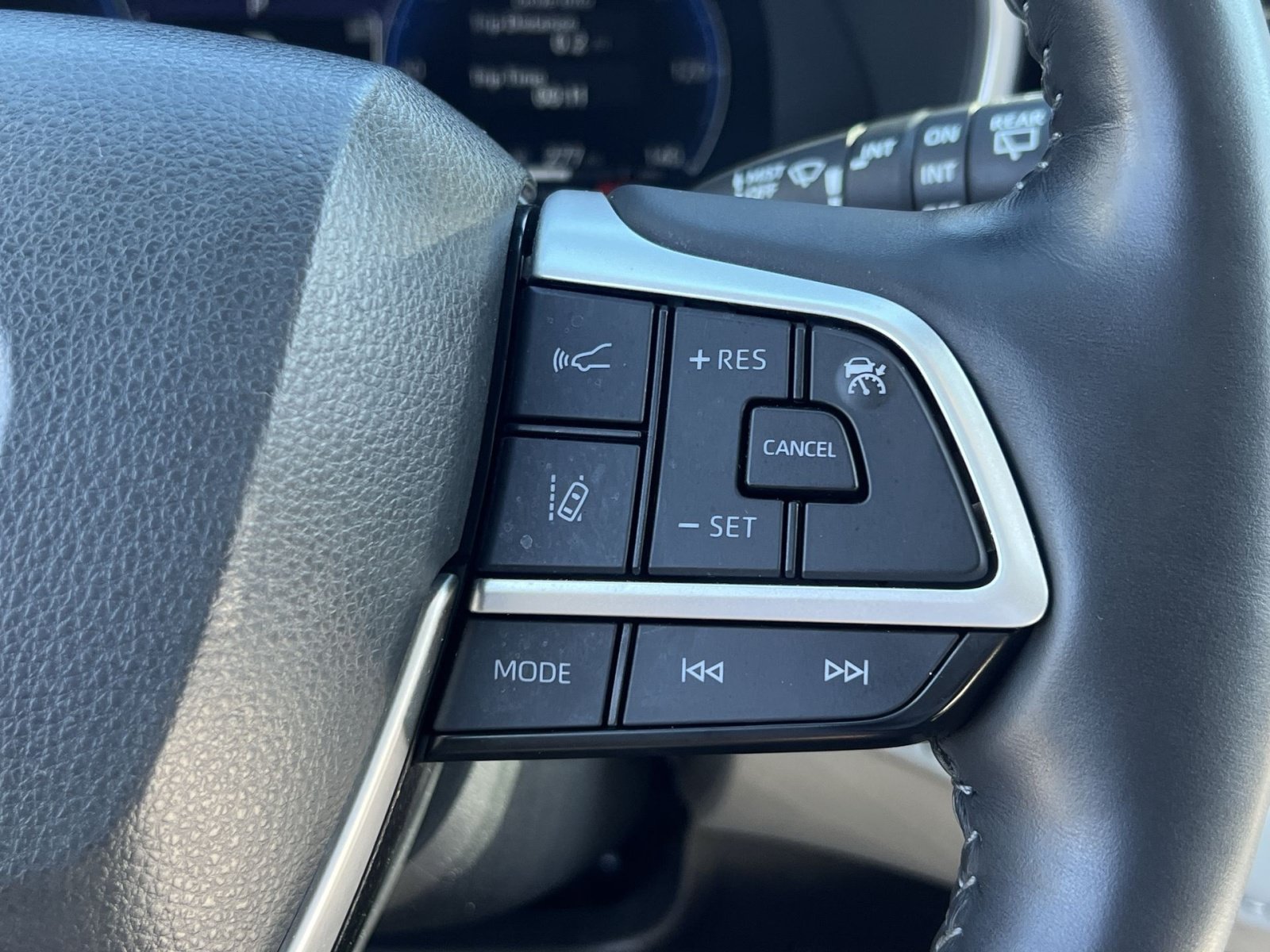 Used 2023 Toyota Highlander Limited AWD/4WD image 40
