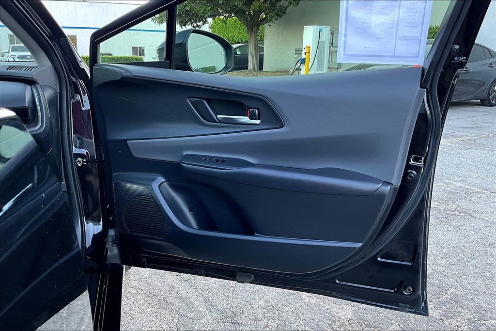 Used 2024 Toyota Prius XLE image 28