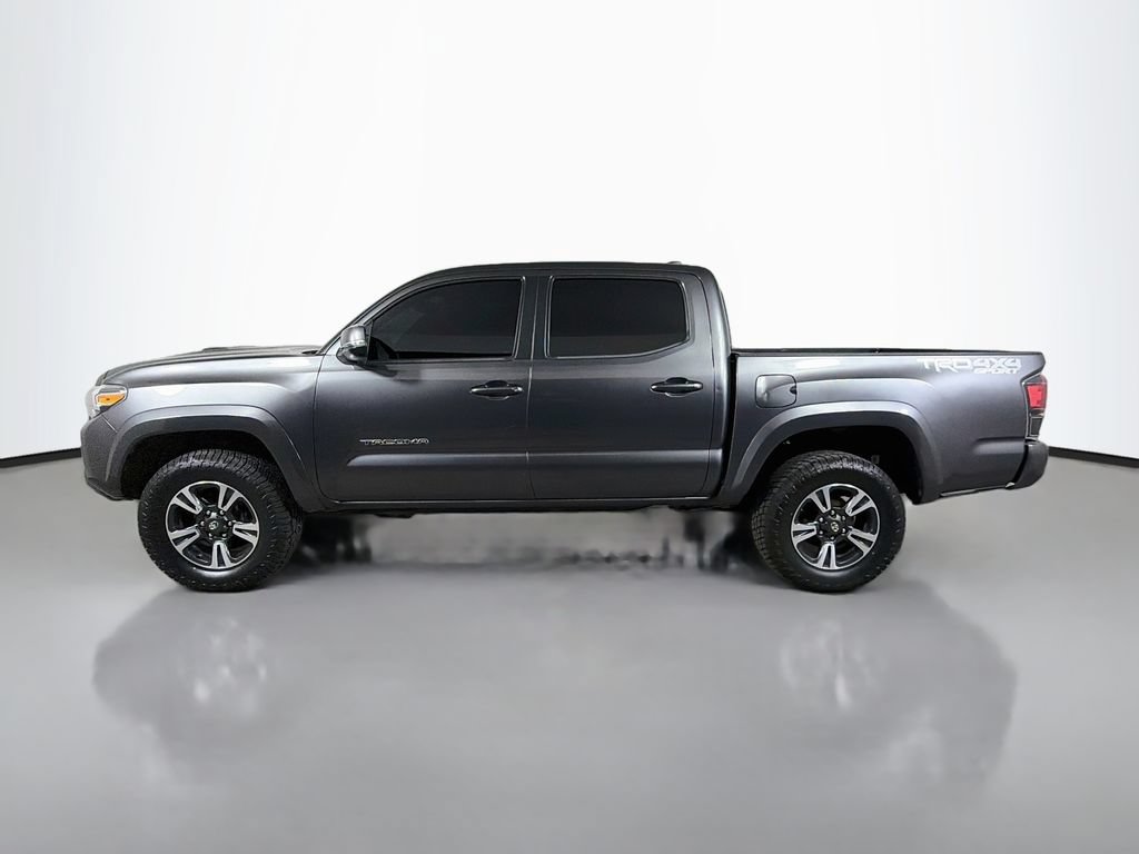 Used 2016 Toyota Tacoma TRD Sport AWD/4WD image 10
