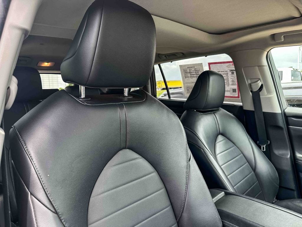 Used 2023 Toyota Highlander XLE AWD/4WD image 25