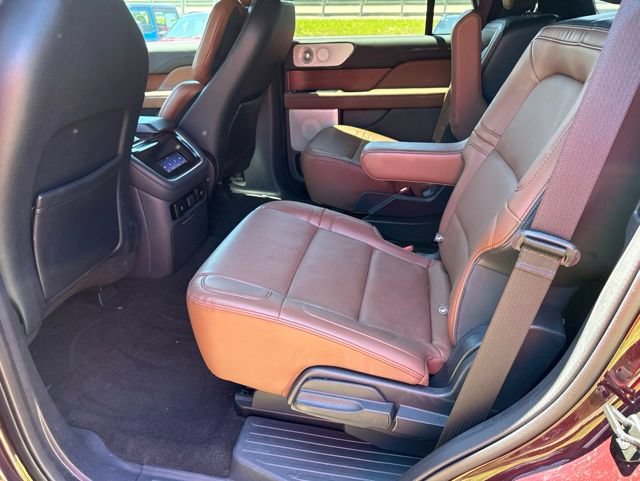 Used 2023 Lincoln Navigator Reserve AWD/4WD image 17