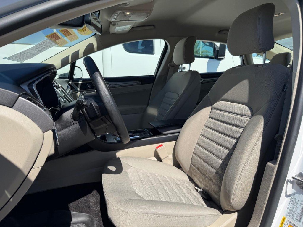 Used 2019 Ford Fusion SE FWD image 18