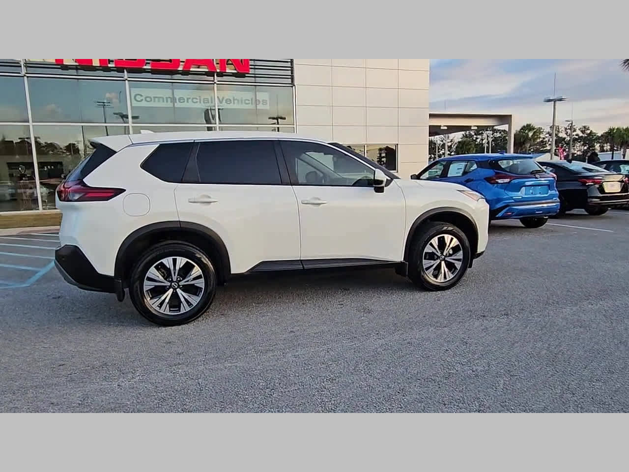 Used 2023 Nissan Rogue SV image 37