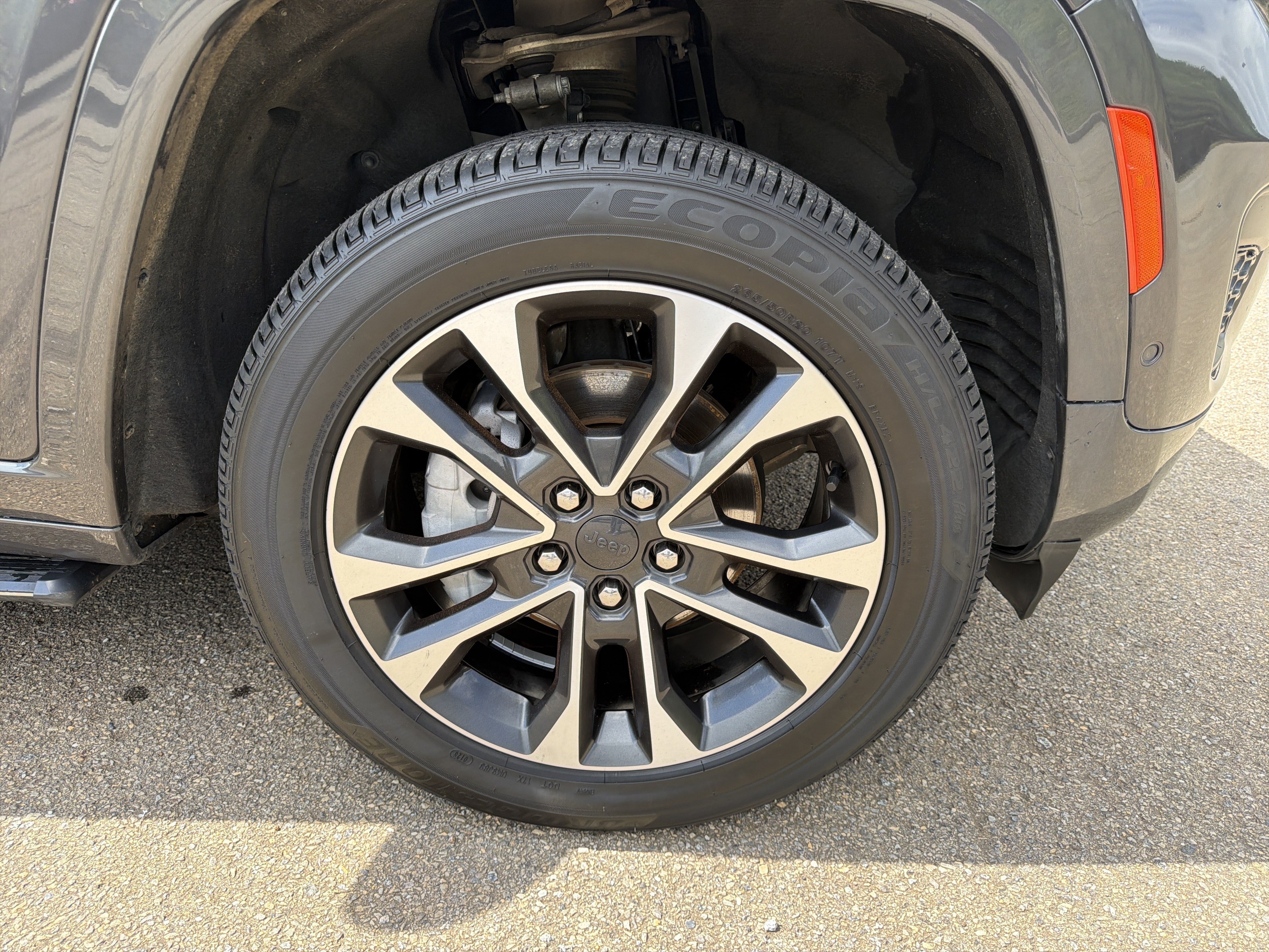Used 2023 Jeep Grand Cherokee Overland AWD/4WD image 12
