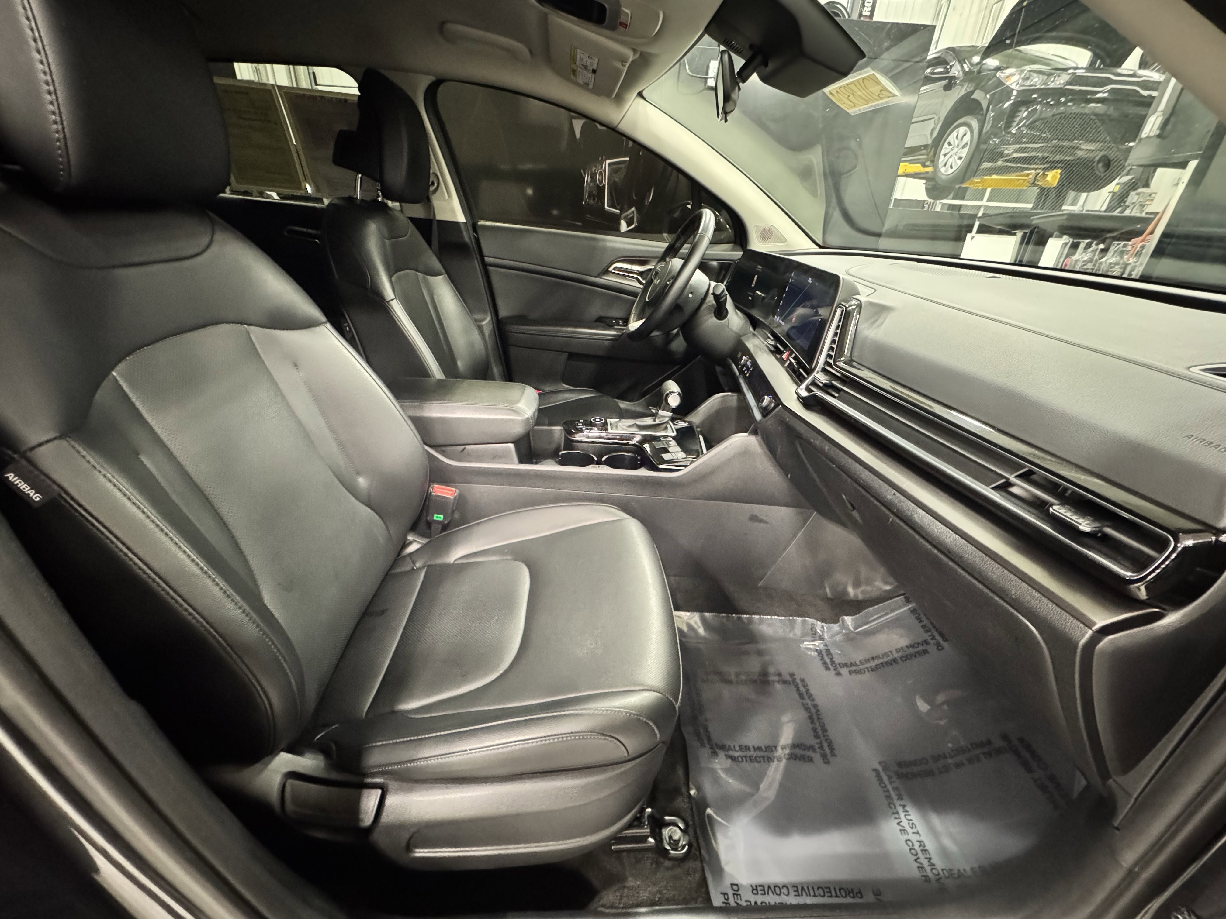 Used 2024 Kia Sportage EX image 25