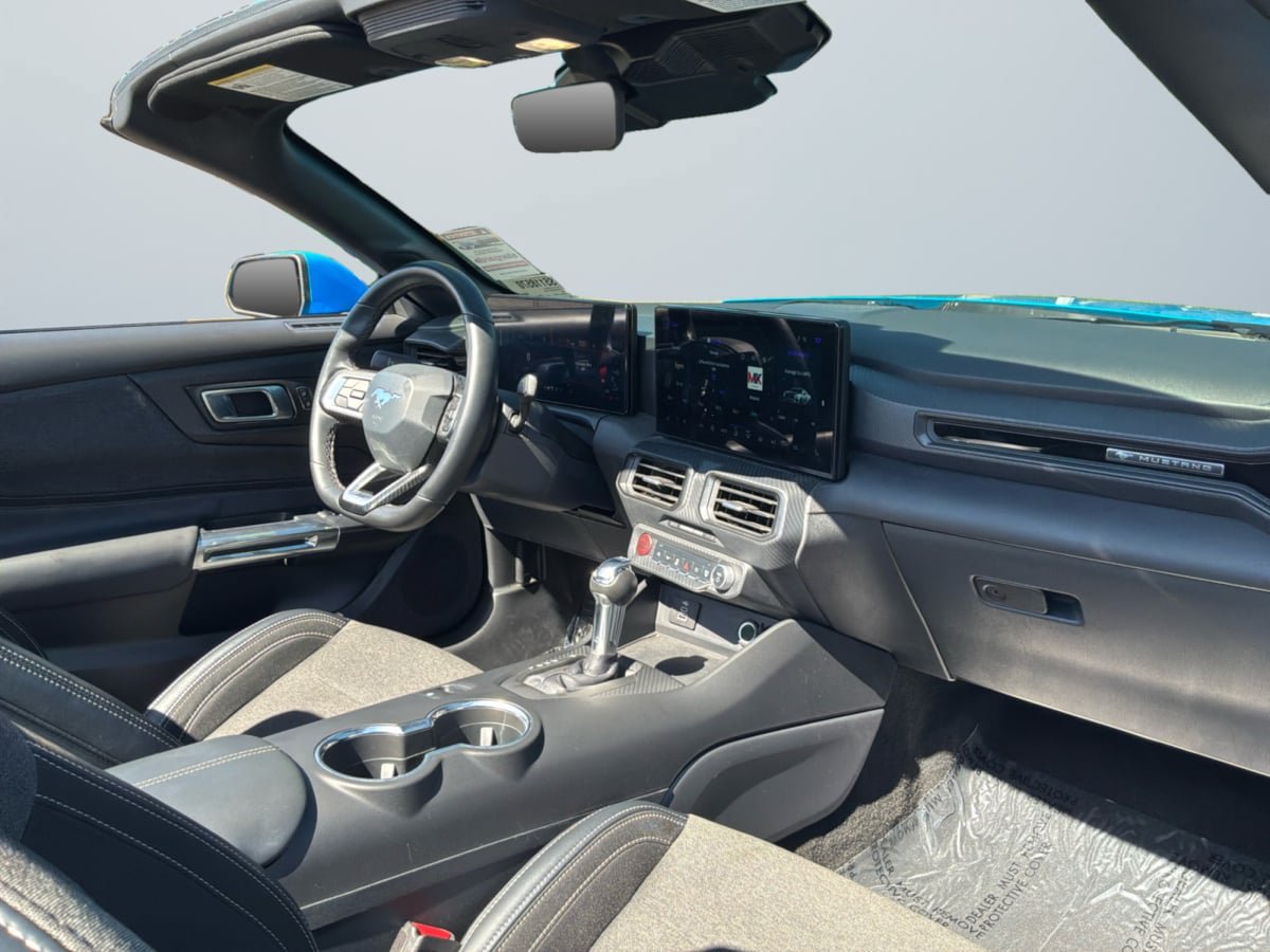 Used 2025 Ford Mustang Convertible RWD image 14