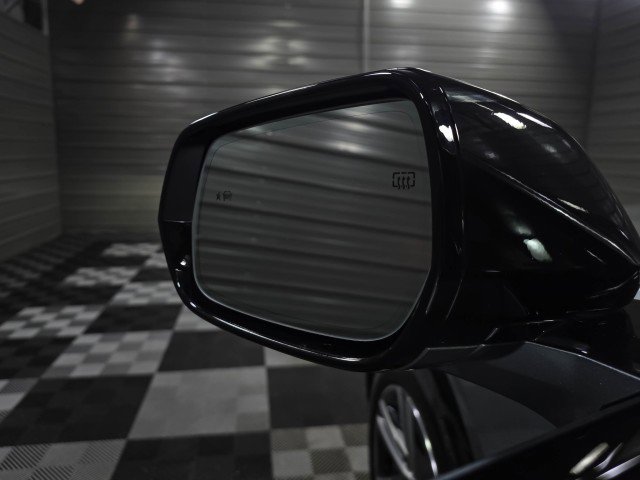 Used 2024 Cadillac Lyriq Luxury image 33