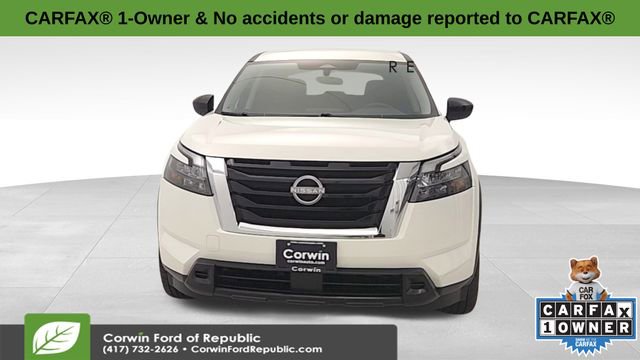 Used 2024 Nissan Pathfinder S image 2