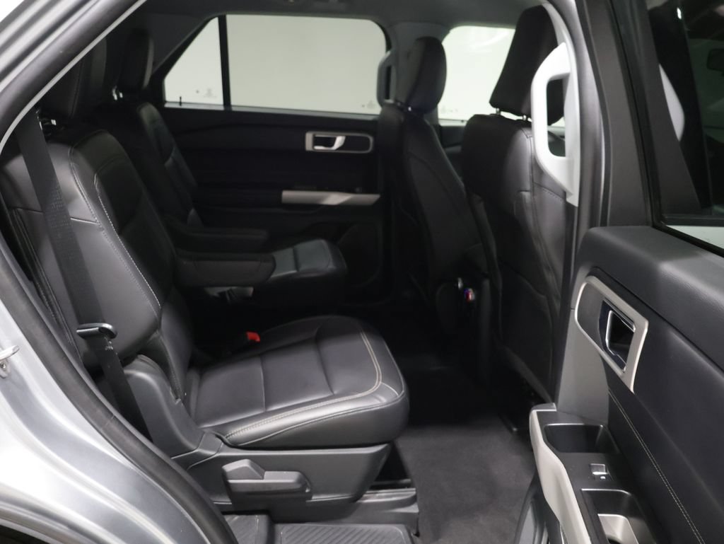 Used 2022 Ford Explorer XLT AWD/4WD image 18