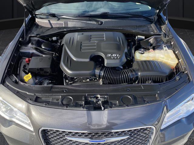 Used 2018 Chrysler 300 Limited w/ Safetytec Plus Group image 44