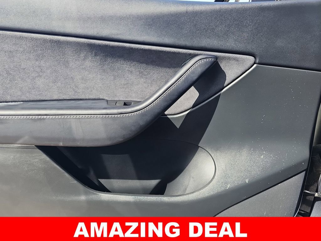 Used 2022 Tesla Model Y Long Range image 30