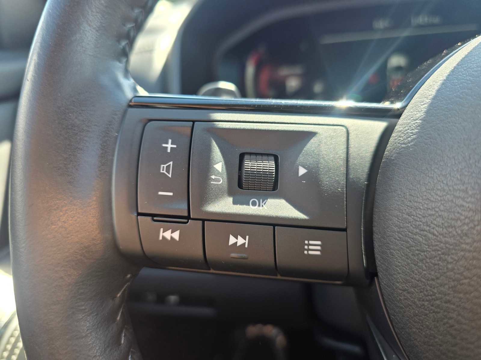 Used 2024 Nissan Rogue SL FWD image 32