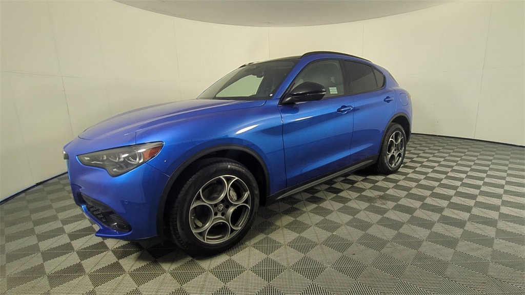 New 2025 Alfa Romeo Stelvio Sprint image 8
