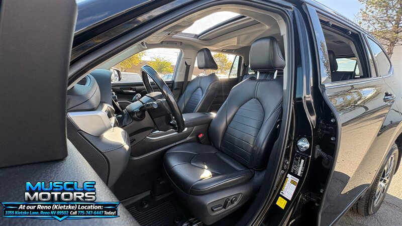 Used 2021 Toyota Highlander XLE AWD/4WD image 11