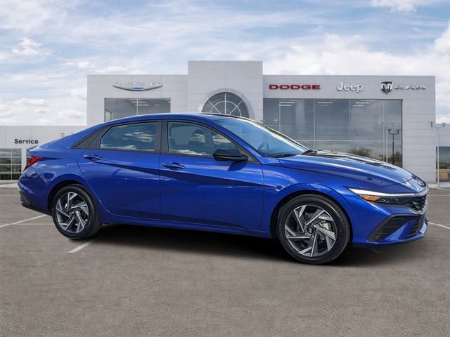 Used 2025 Hyundai Elantra Sport image 1