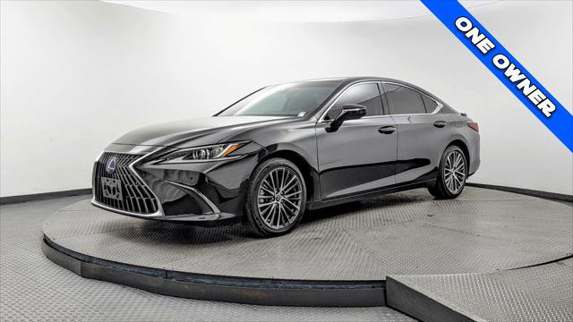 Used 2023 Lexus ES 300h w/ Premium Package image 2
