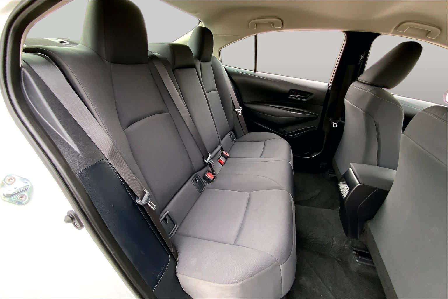 Used 2025 Toyota Corolla LE FWD image 19