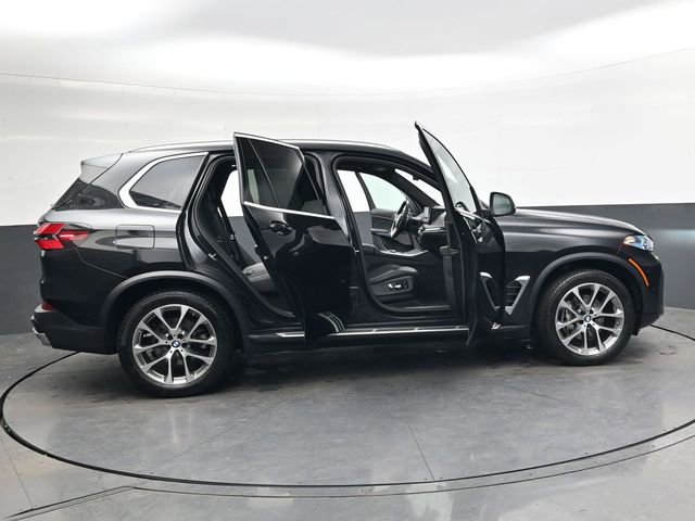 Used 2024 BMW X5 xDrive40i w/ Premium Package image 37