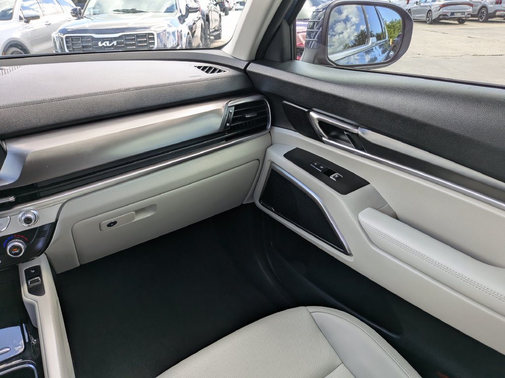 Certified 2024 Kia Telluride S w/ S Sunroof Package FWD image 17