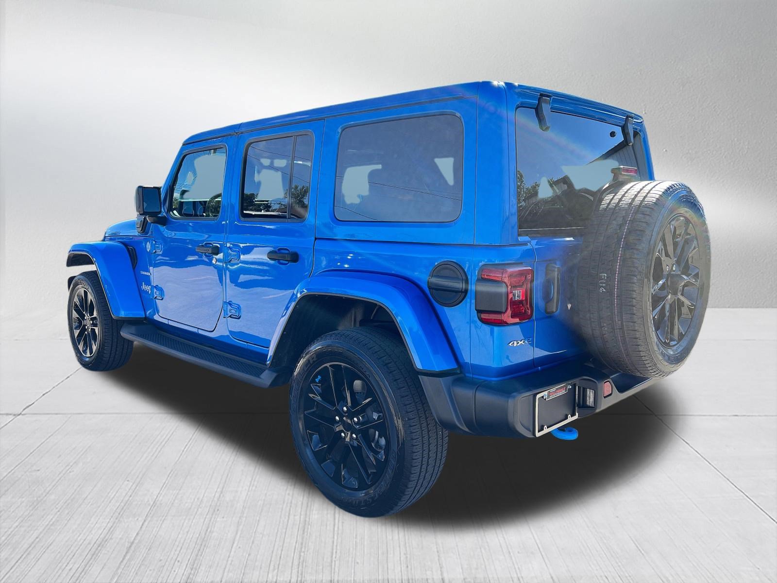 Used 2022 Jeep Wrangler Unlimited Sahara w/ Cold Weather Group AWD/4WD image 6