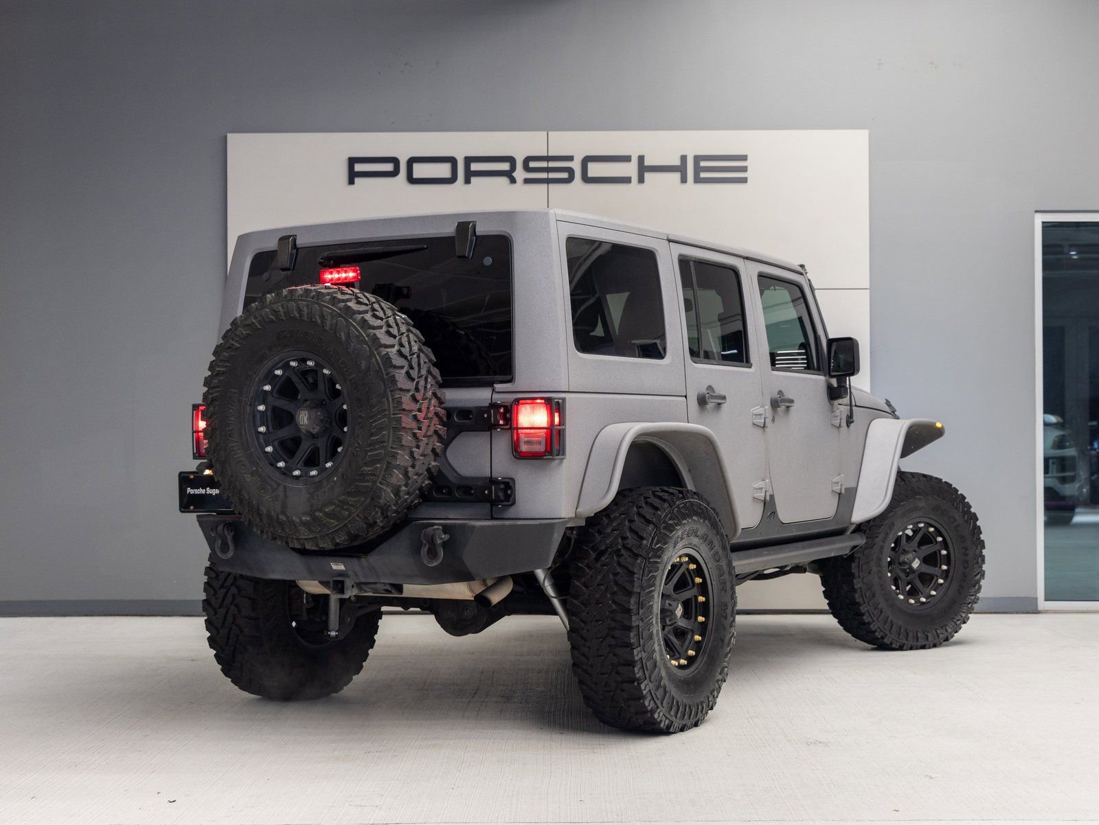 Used 2014 Jeep Wrangler Unlimited Sahara w/ Max Tow Package image 7