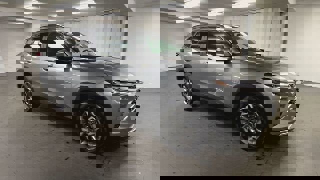 Certified 2025 Chevrolet Trax LT w/ LT Convenience Package image 2