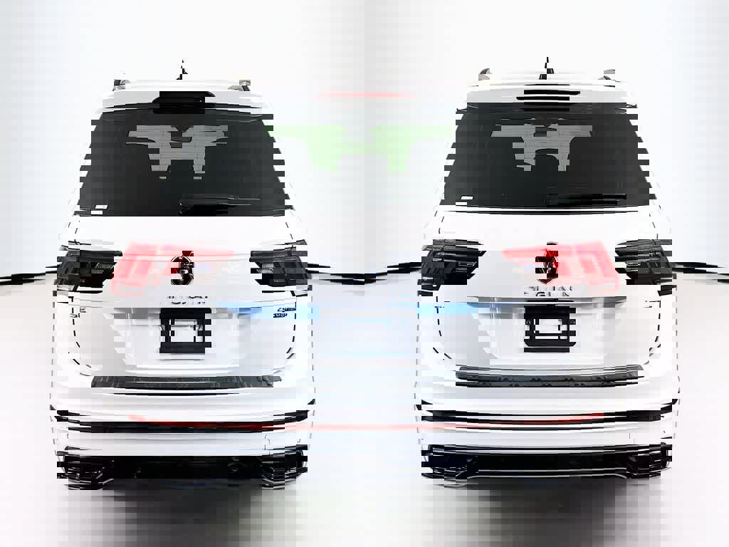 Used 2024 Volkswagen Tiguan SE R-Line image 5