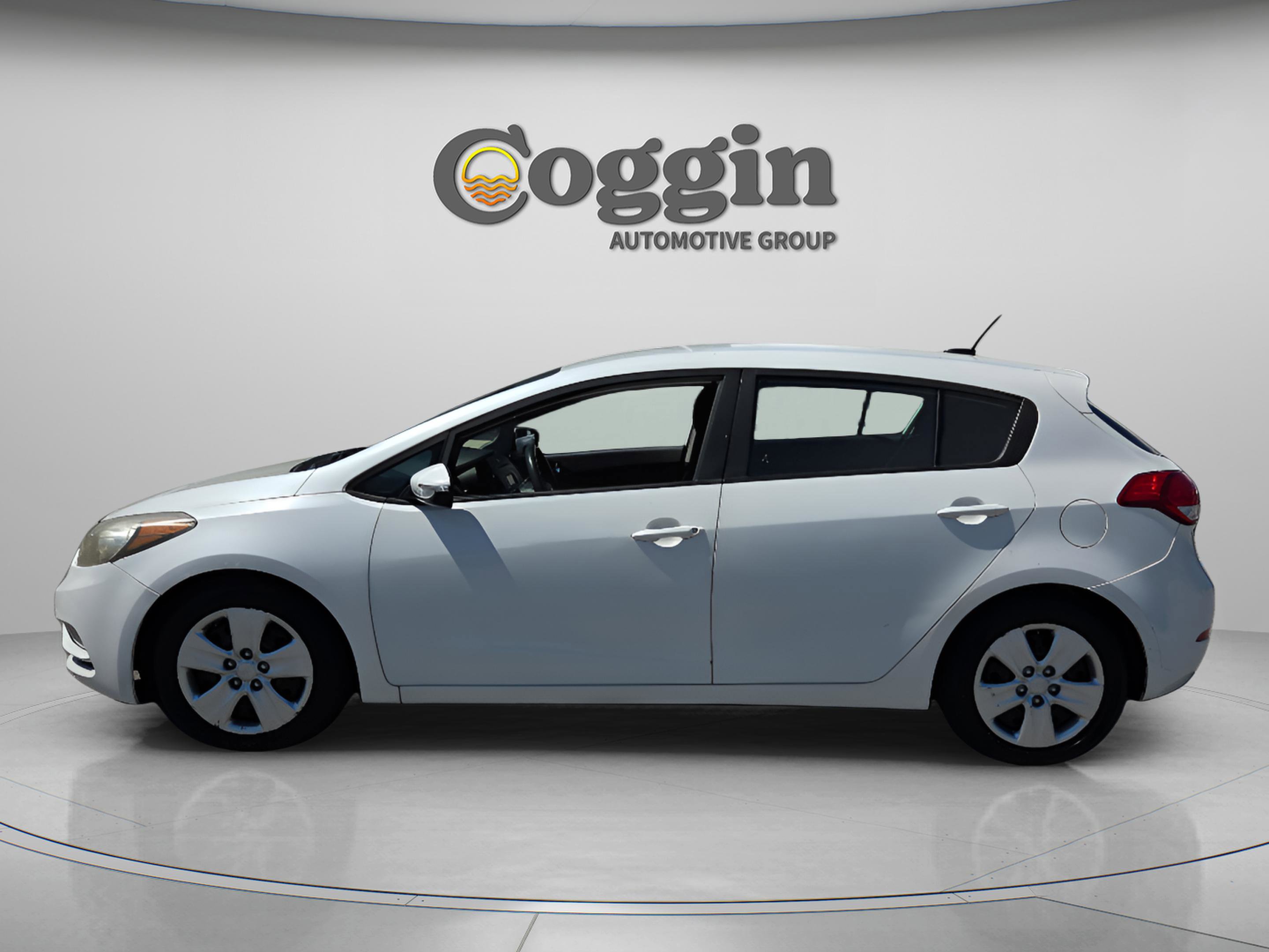 Used 2016 Kia Forte LX image 2