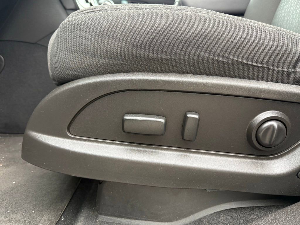 Used 2016 GMC Acadia SLE image 29