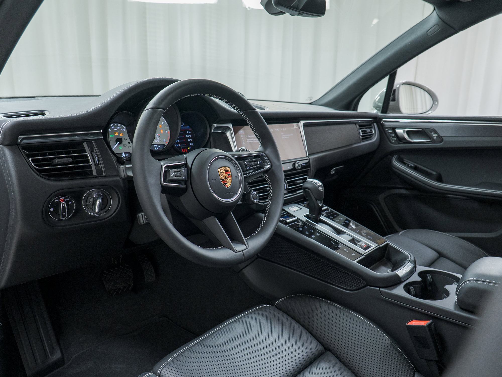 New 2026 Porsche Macan GTS image 16