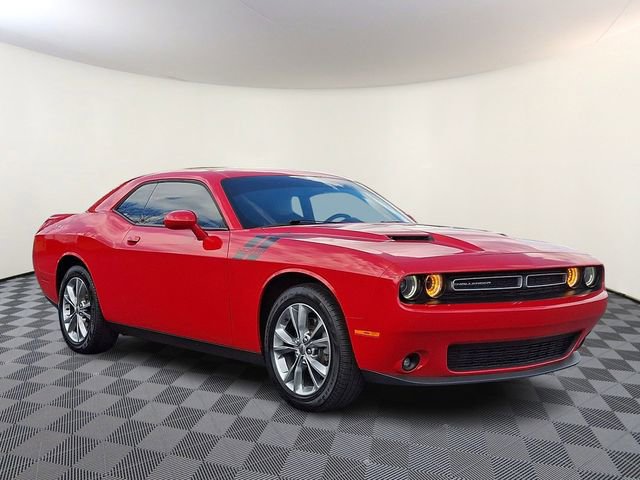 Used 2020 Dodge Challenger SXT w/ Plus Package image 1