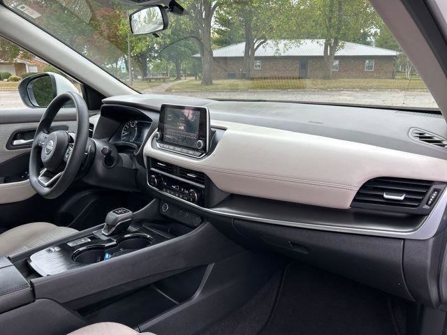Used 2023 Nissan Rogue SV image 27