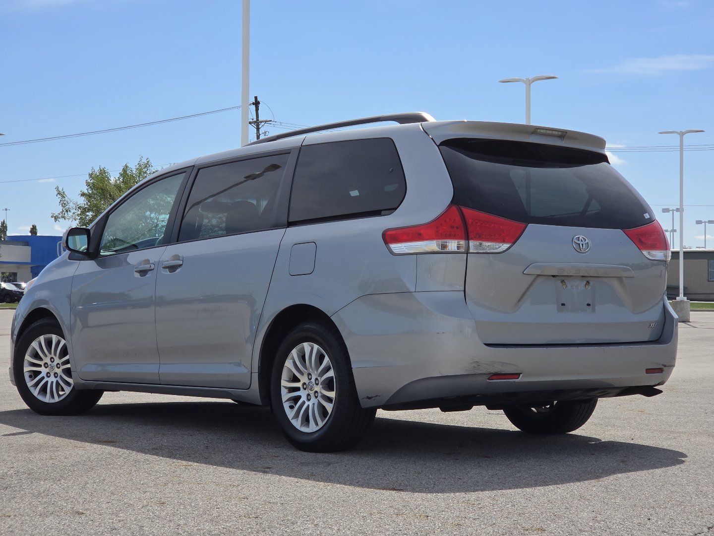 Used 2013 Toyota Sienna XLE FWD image 14